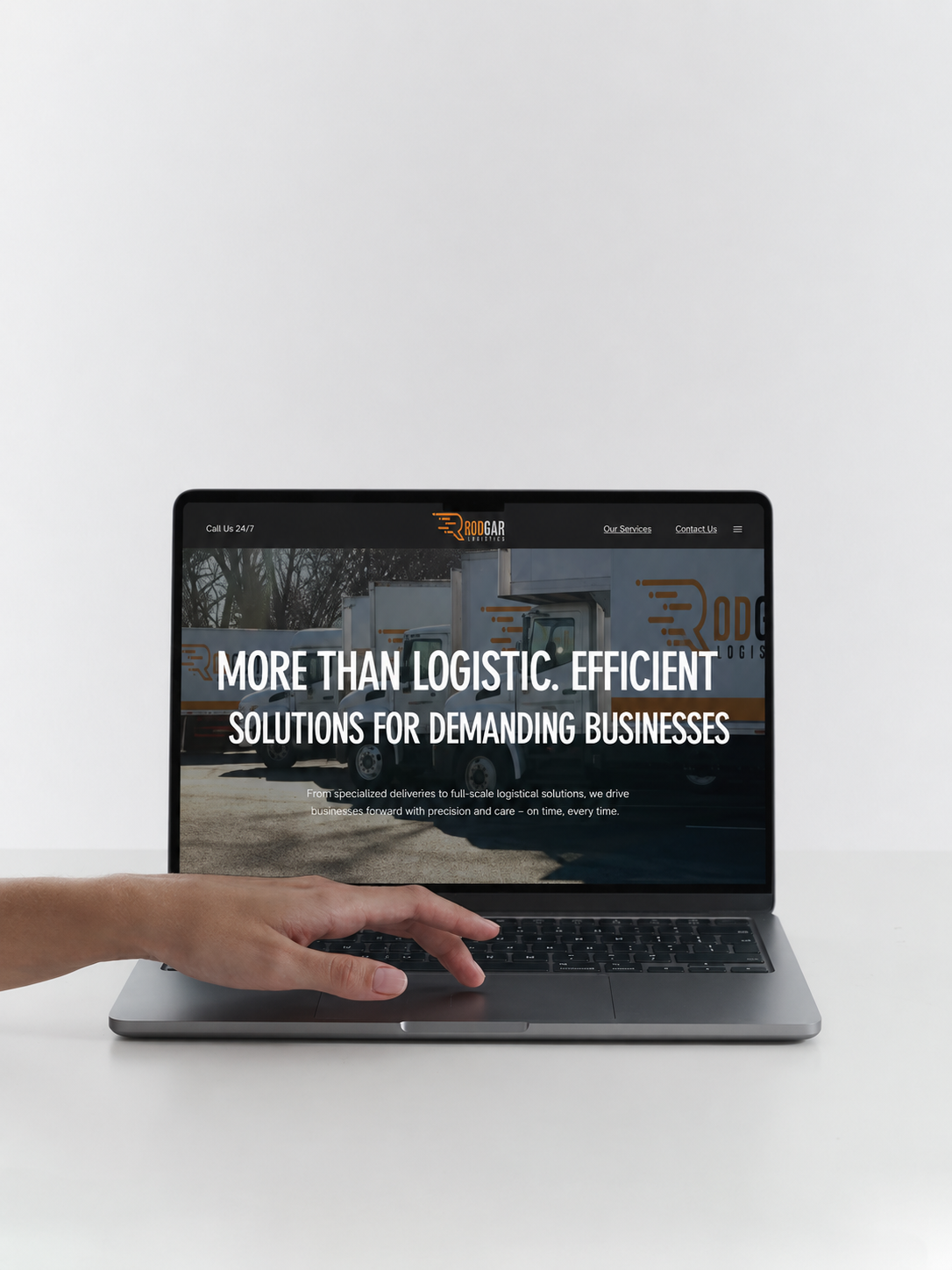 Sitio web de Rodgar Logistics mostrado en una laptop